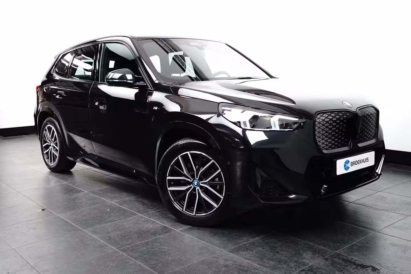 BMW iX1 xDrive30 67 kWh M Sport | Camera | Cruise Control | BTW-Auto | Apple Carplay | Navigatie