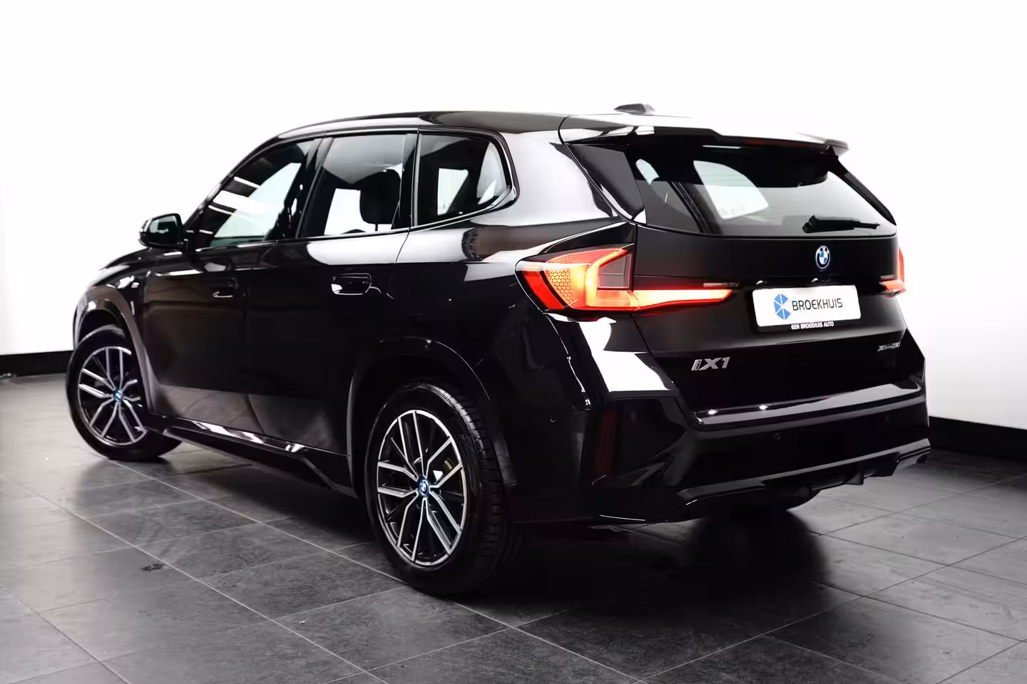 BMW iX1 xDrive30 67 kWh M Sport | Camera | Cruise Control | BTW-Auto | Apple Carplay | Navigatie