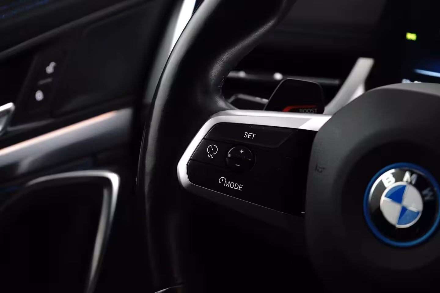 BMW iX1 xDrive30 67 kWh M Sport | Camera | Cruise Control | BTW-Auto | Apple Carplay | Navigatie