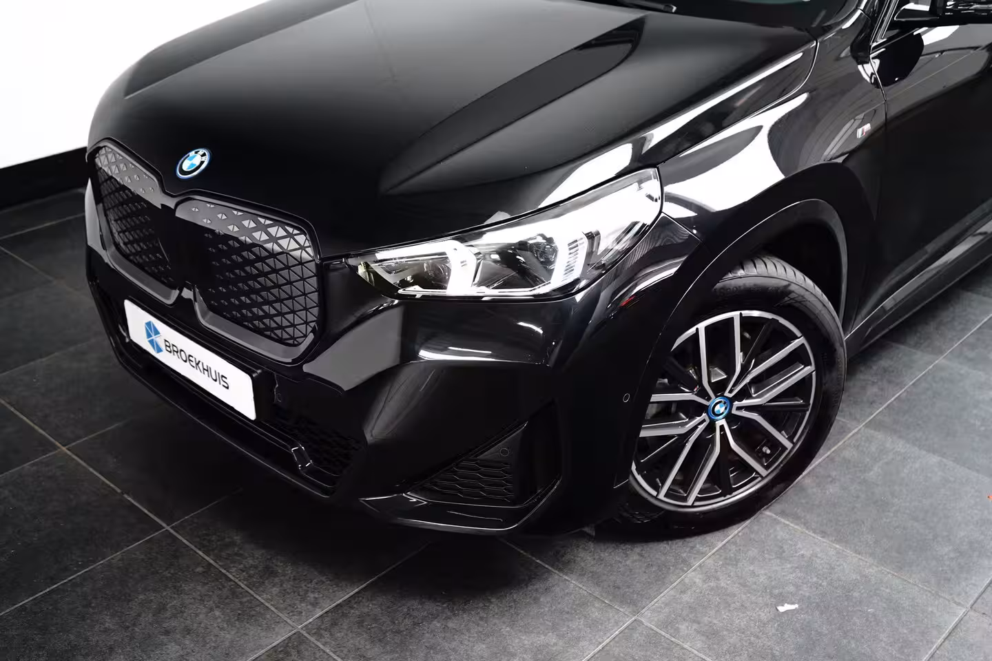 BMW iX1 xDrive30 67 kWh M Sport | Camera | Cruise Control | BTW-Auto | Apple Carplay | Navigatie
