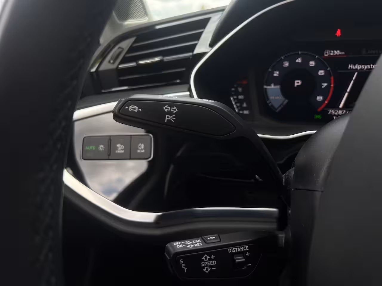 Audi Q3 35 TFSI Pro Line | LED | Cruise Adaptive | Clima | BLIS | Stoelverwarming | Navi By App |