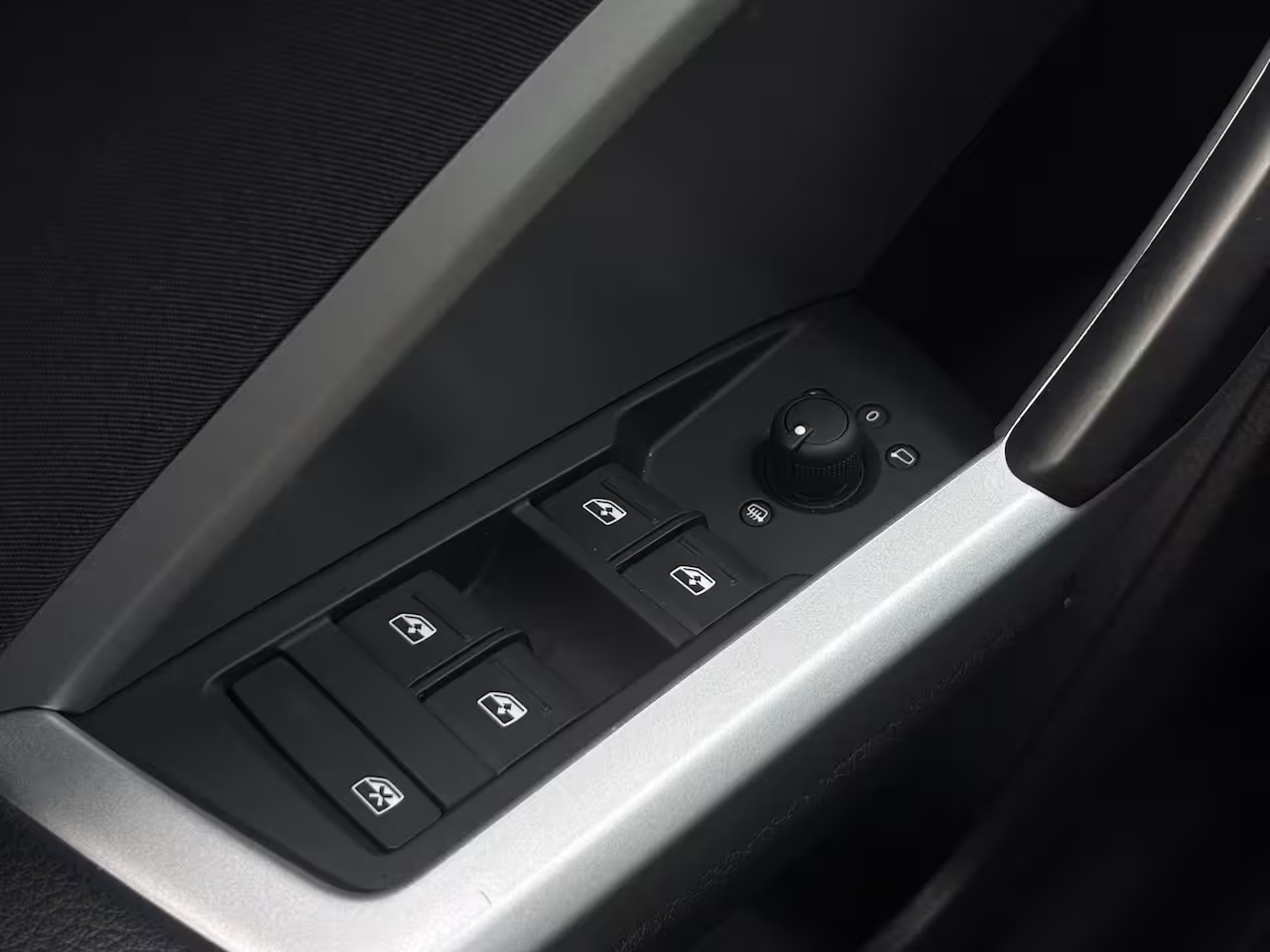 Audi Q3 35 TFSI Pro Line | LED | Cruise Adaptive | Clima | BLIS | Stoelverwarming | Navi By App |