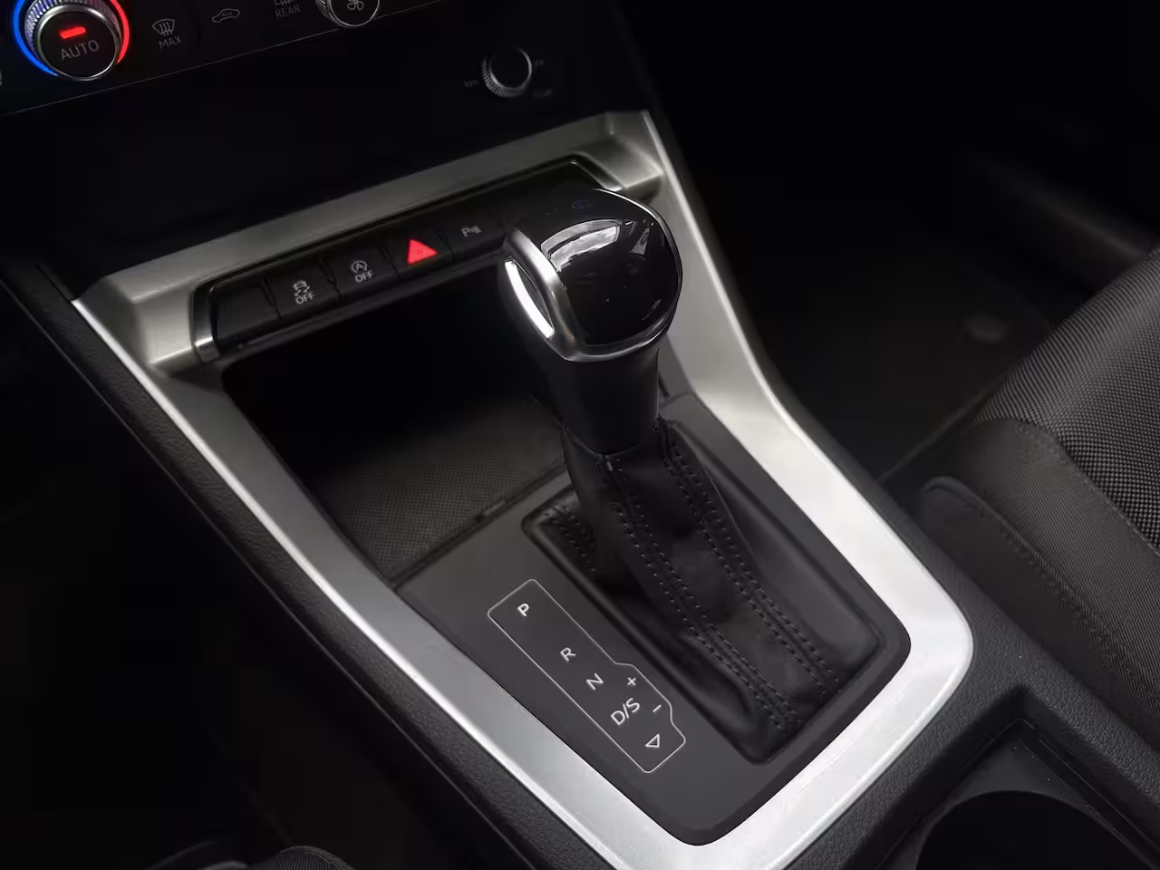 Audi Q3 35 TFSI Pro Line | LED | Cruise Adaptive | Clima | BLIS | Stoelverwarming | Navi By App |