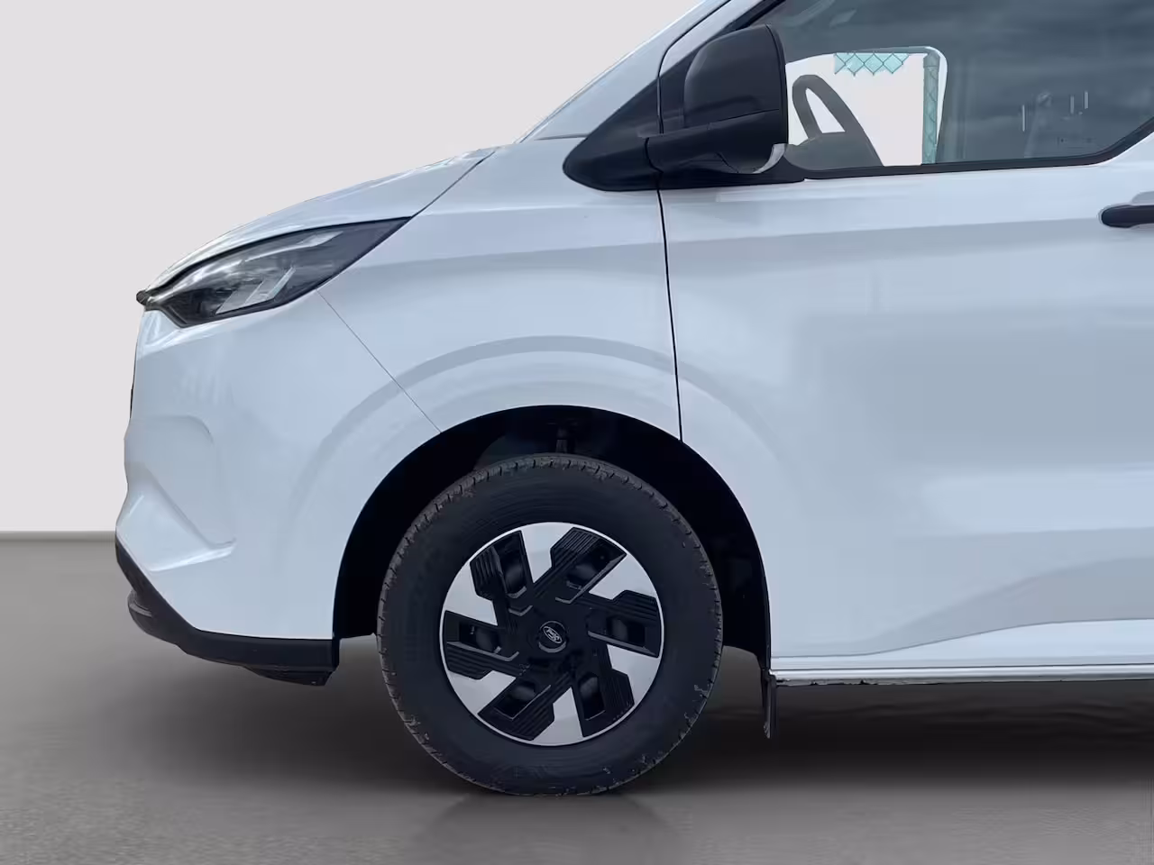 Ford Transit Custom E-Transit 320 L1H1 Limited 71 kWh | Cruise Control | Camera | CarPlay | Bluetooth |