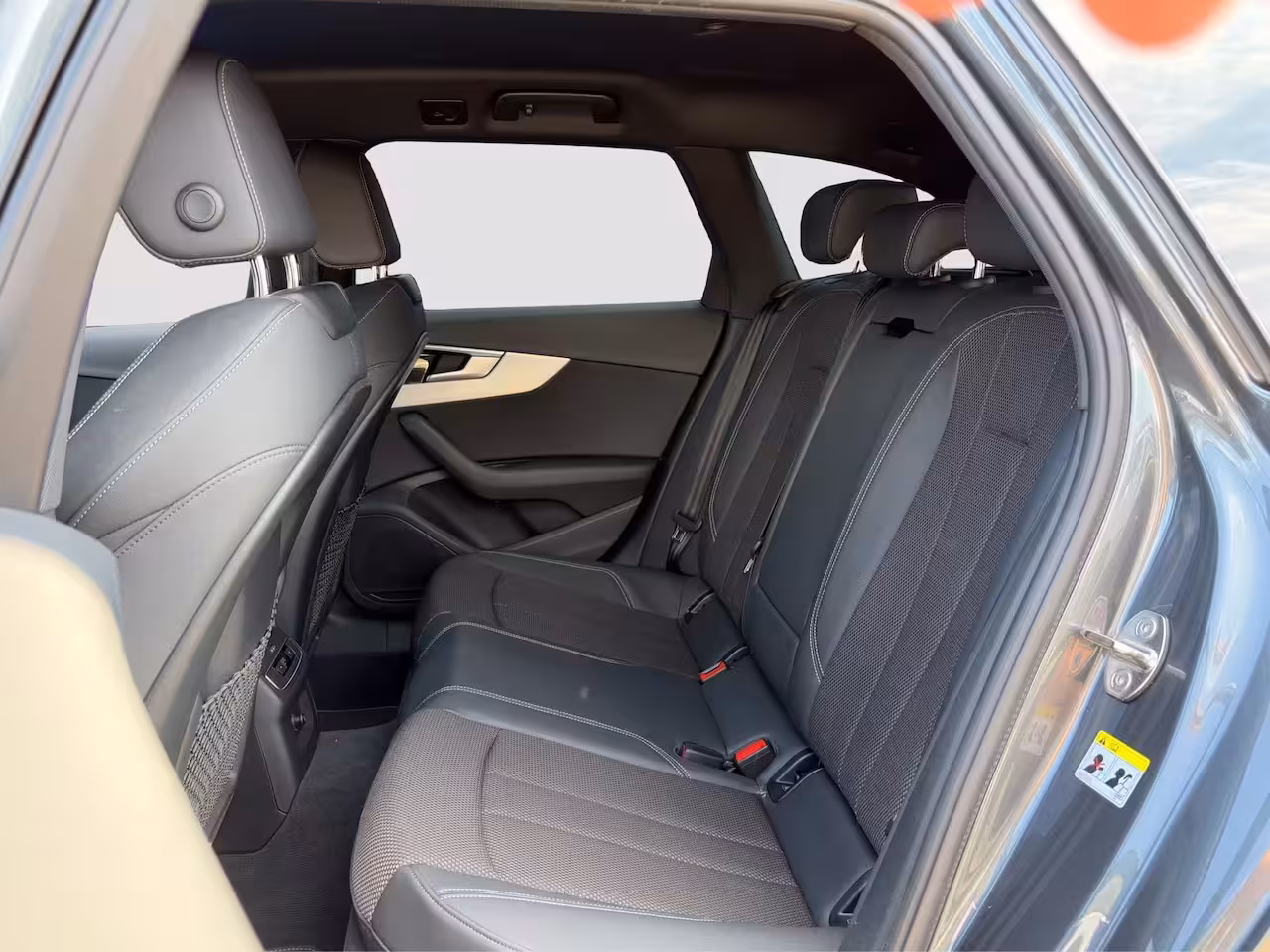 Audi A4 Avant 35 TFSI S-Line Competition | Stoelverwarming | Cruise Control | 18 inch | Apple Carplay |