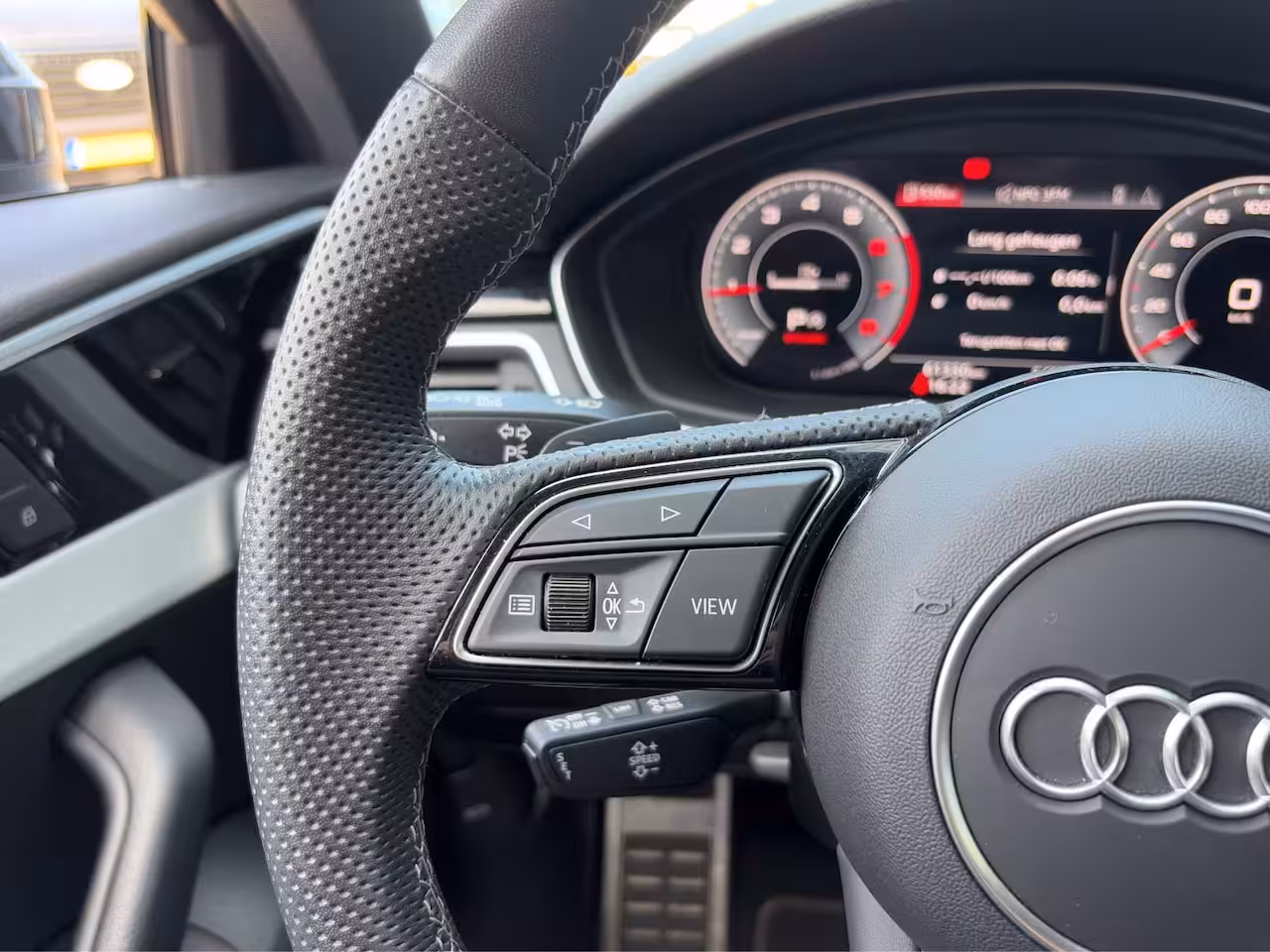 Audi A4 Avant 35 TFSI S-Line Competition | Stoelverwarming | Cruise Control | 18 inch | Apple Carplay |