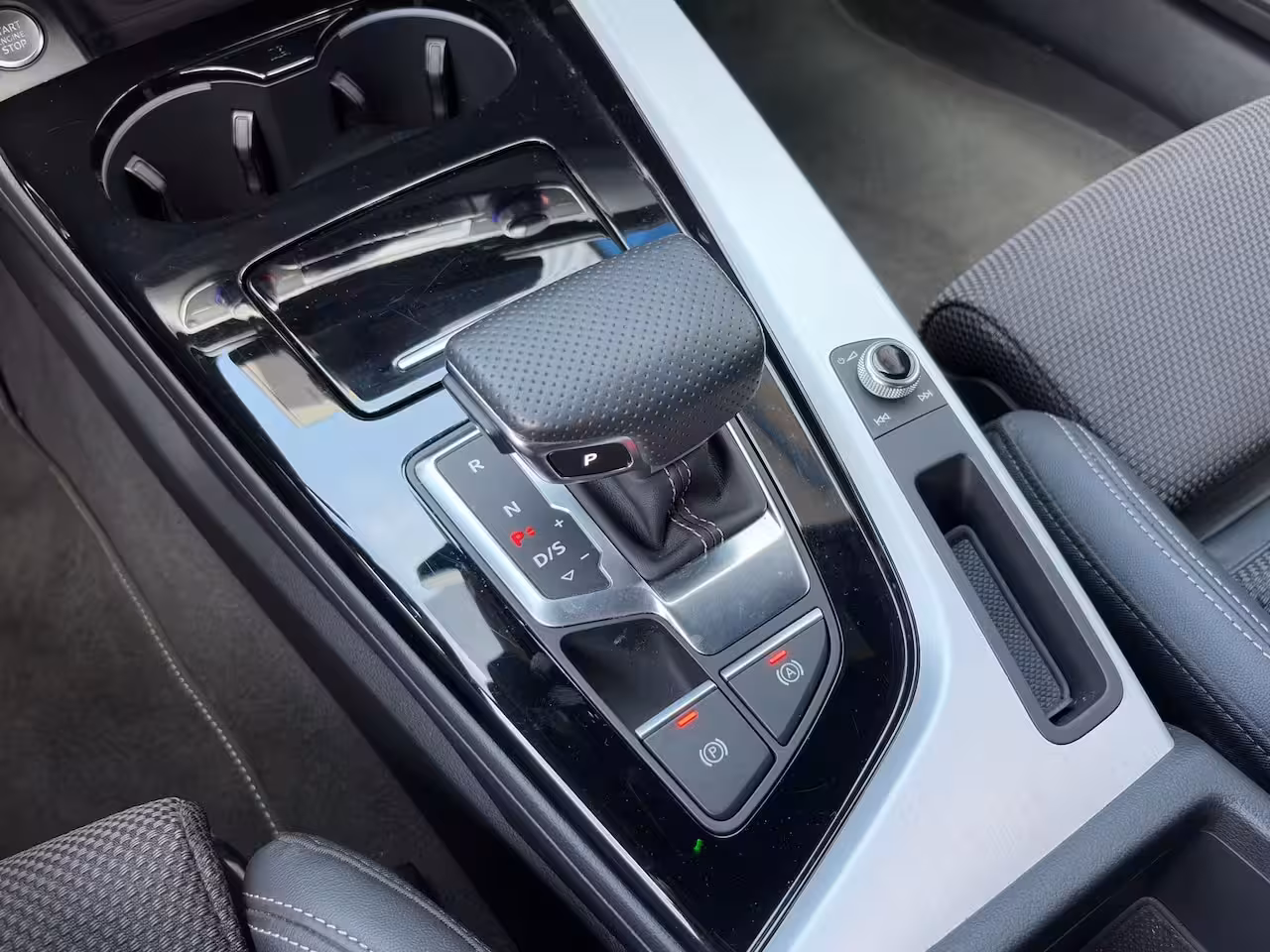 Audi A4 Avant 35 TFSI S-Line Competition | Stoelverwarming | Cruise Control | 18 inch | Apple Carplay |