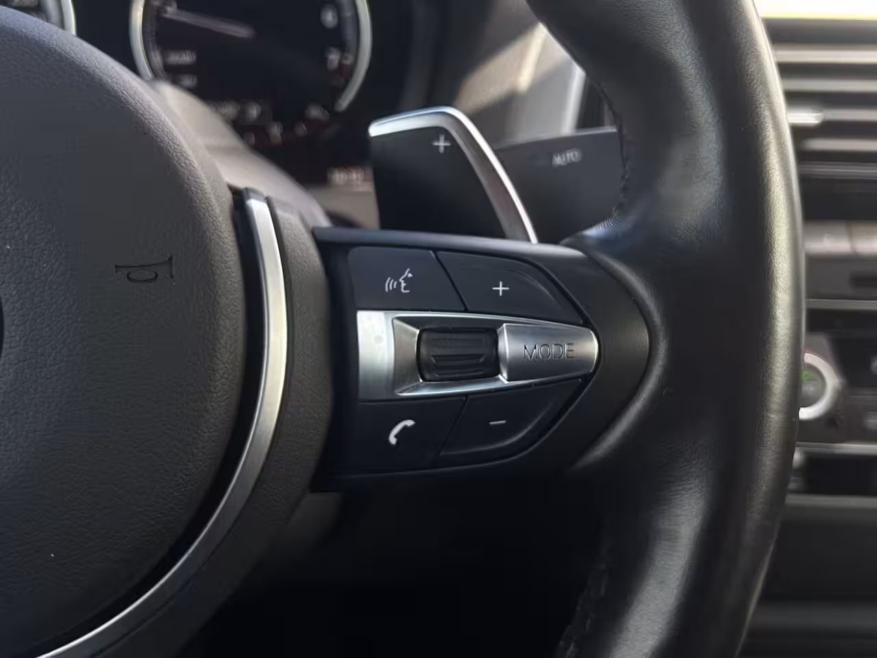 BMW 2-serie Cabrio 220i M-Sport 2.0 184pk | Stoelverwarming | Leder | Dealer OH | Cruise Control | Climate Co