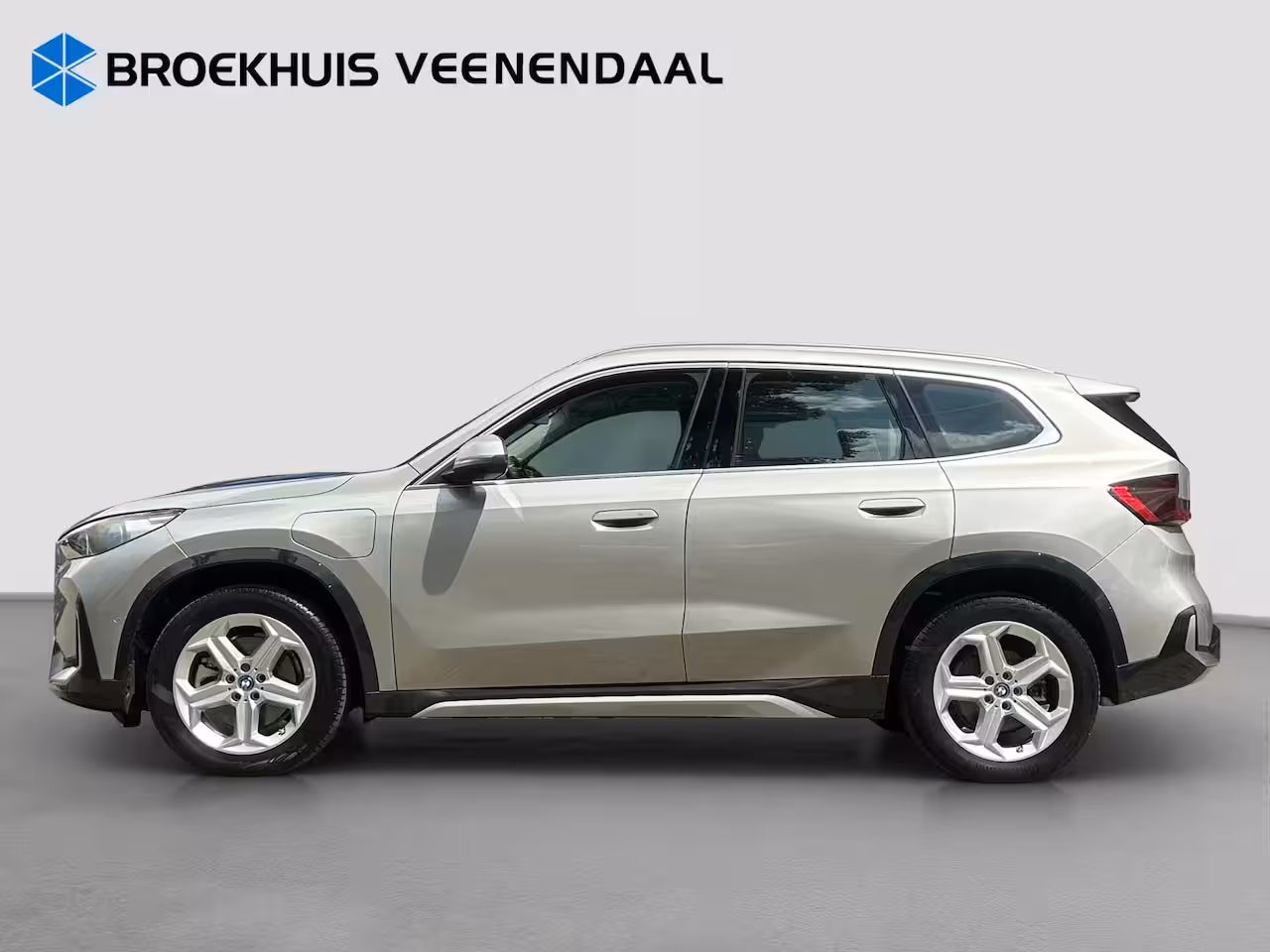 BMW X1 xDrive25e 245pk | Trekhaak | Leder | HUD | 360 camera |