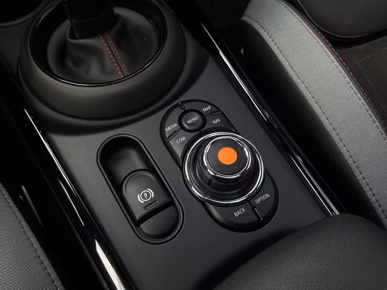 Mini Clubman 2.0 JCW ALL4 Chili 306pk | Pano | H&K Audio | Carplay | Camera | Navi