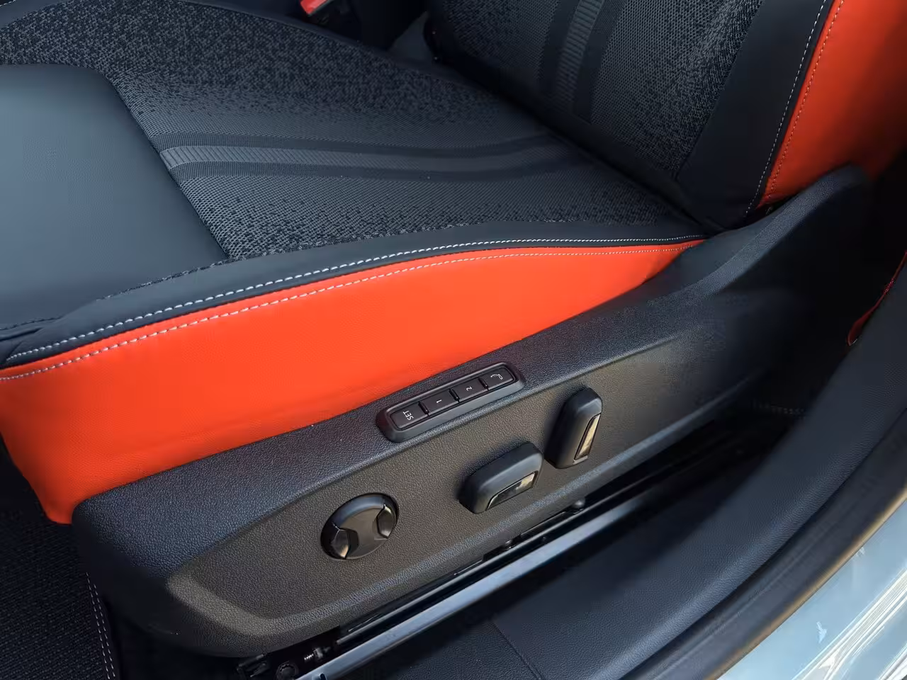 Ford Explorer Collection Extended Range RWD | Camera | Winterpack | Elektr. Stoelen met geheugen | Massa
