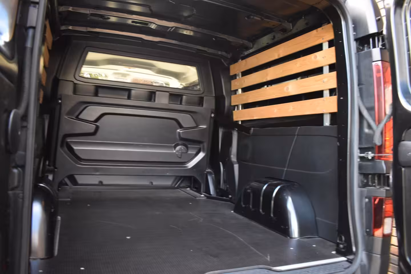 Nissan Primastar 2.0 dCi 170pk D.C L2H1 N-Connecta