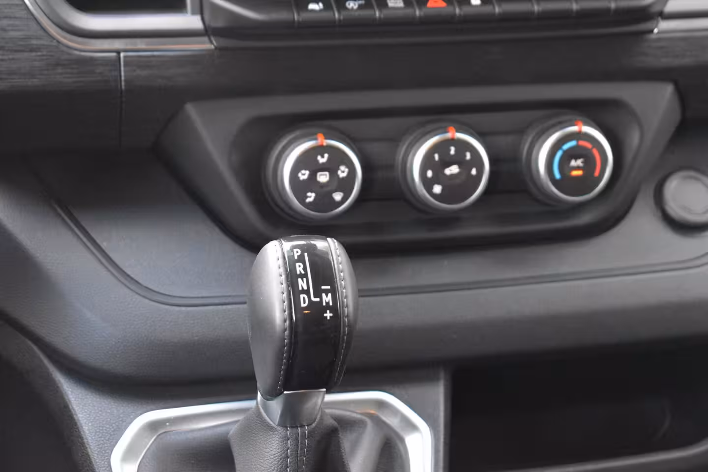 Nissan Primastar 2.0 dCi 170pk D.C L2H1 N-Connecta