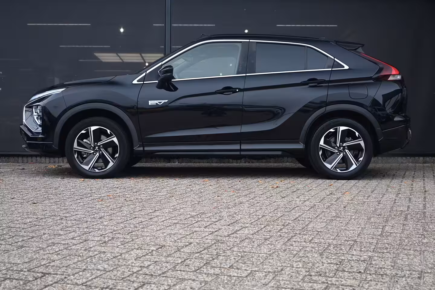 Mitsubishi Eclipse Cross 2.4 PHEV Instyle | Schuif-/Kanteldak | Navigatie | Leder | HUD | Achteruitrijcamera | Stoe