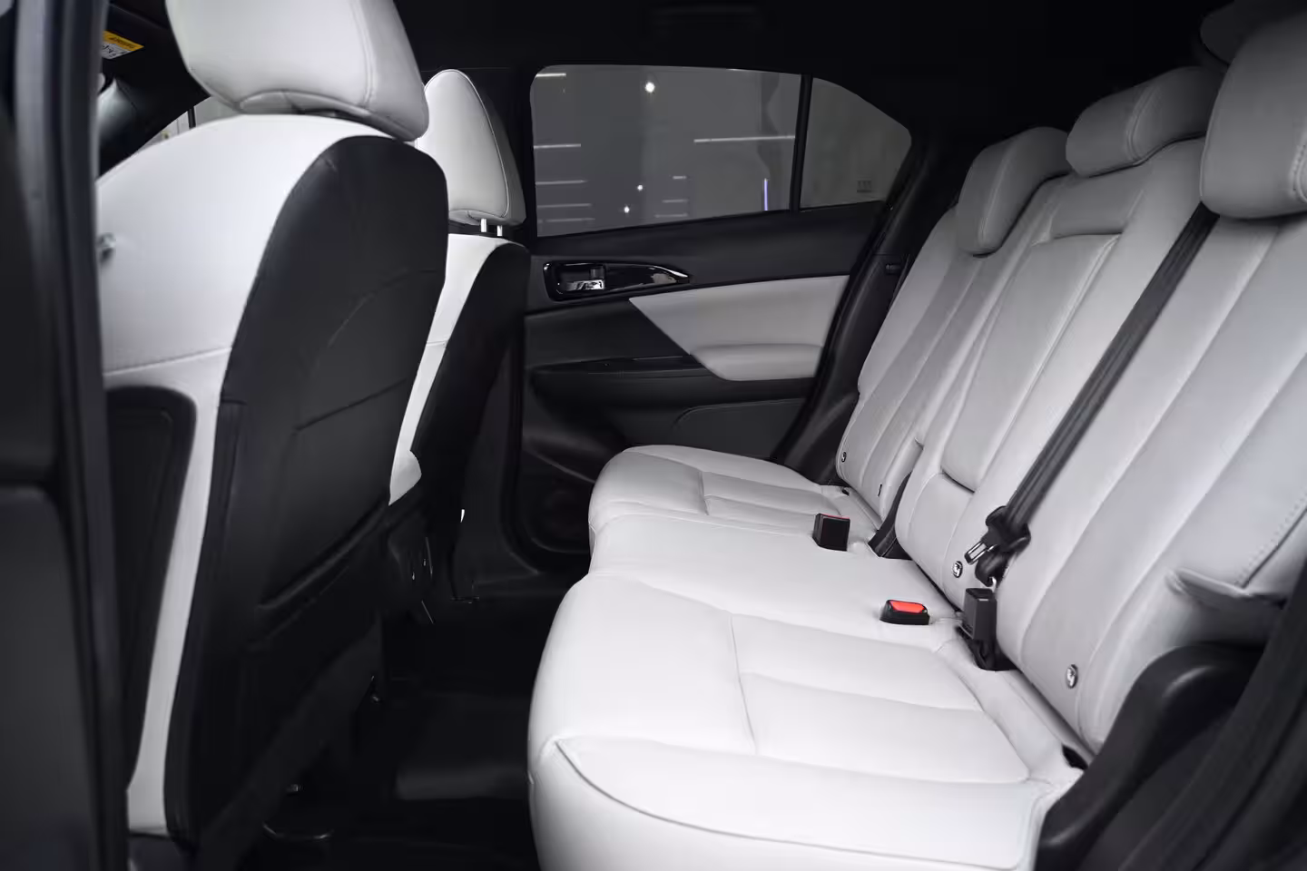 Mitsubishi Eclipse Cross 2.4 PHEV Instyle | Schuif-/Kanteldak | Navigatie | Leder | HUD | Achteruitrijcamera | Stoe