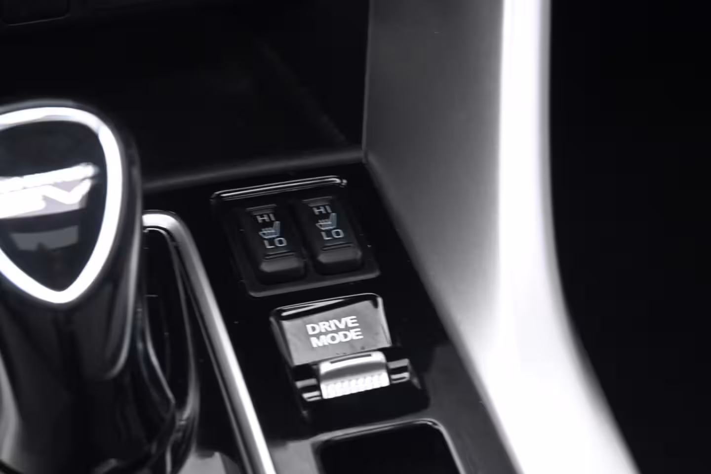 Mitsubishi Eclipse Cross 2.4 PHEV Instyle | Schuif-/Kanteldak | Navigatie | Leder | HUD | Achteruitrijcamera | Stoe