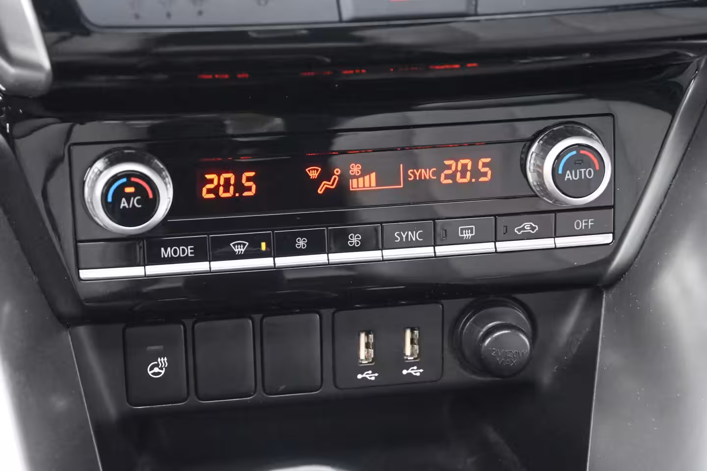 Mitsubishi Eclipse Cross 2.4 PHEV Instyle | Schuif-/Kanteldak | Navigatie | Leder | HUD | Achteruitrijcamera | Stoe