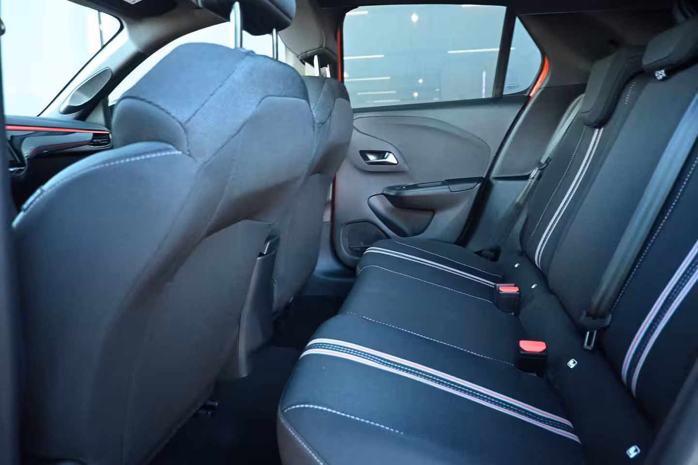 Opel Corsa 1.2 Turbo Hybrid Yes 110pk Demo-Deal | Navigatie By App | Achteruitrijcamera | Dodehoekdet