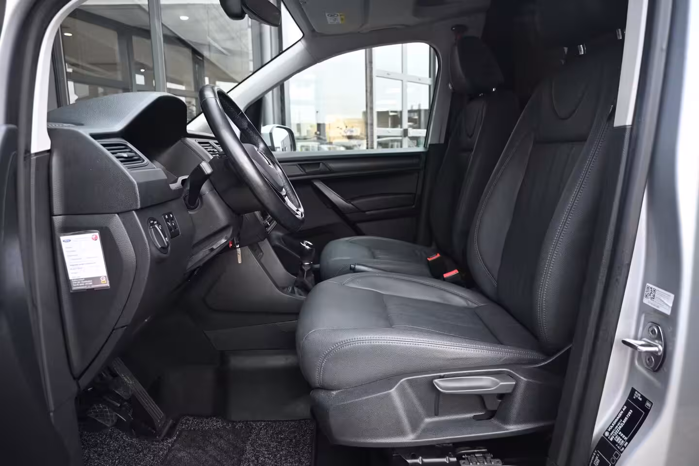Volkswagen Caddy 2.0 TDI L1H1 BMT C-Edition | Betimmering | Navigatie | Leder | Parkeersensoren | Airco | D