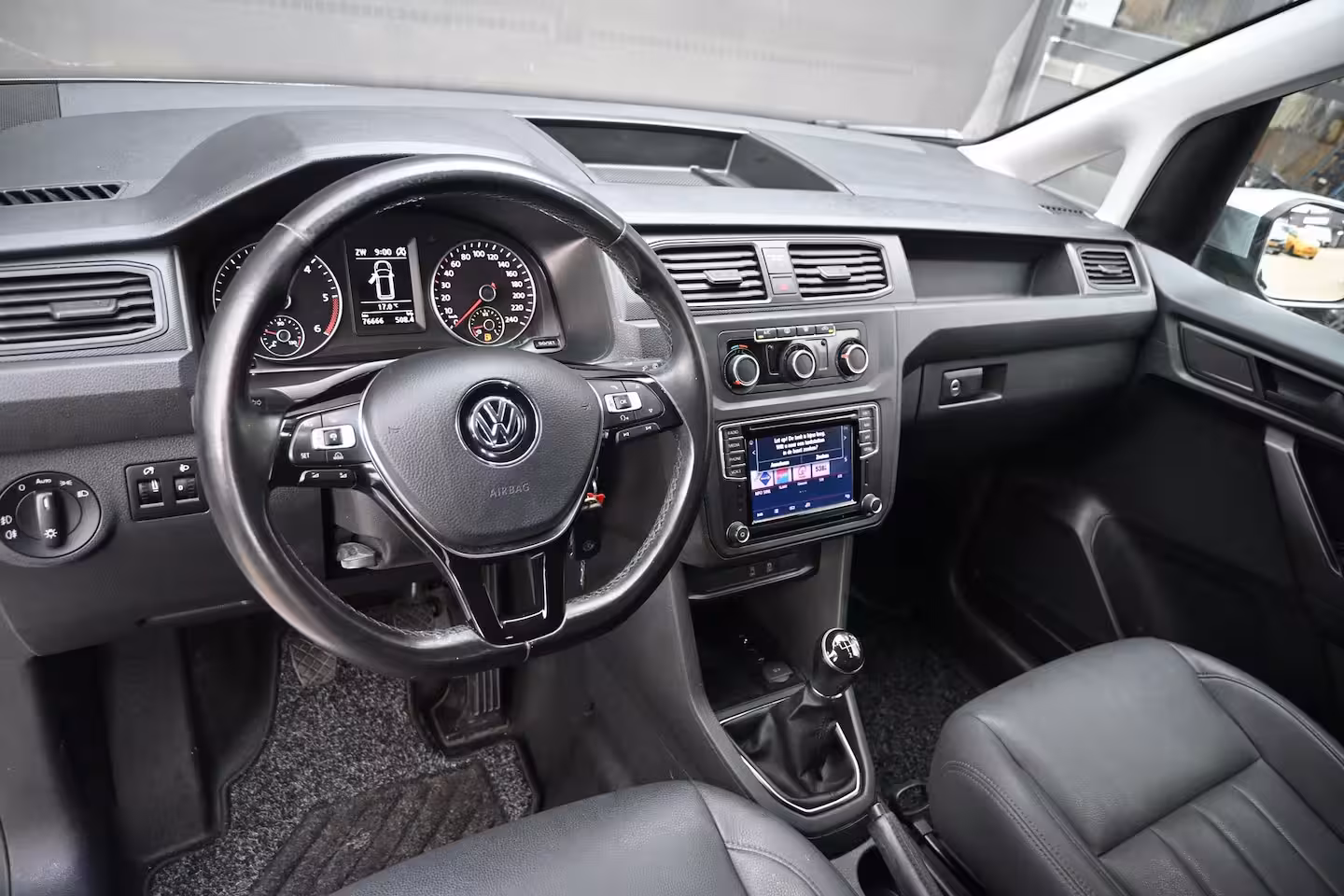 Volkswagen Caddy 2.0 TDI L1H1 BMT C-Edition | Betimmering | Navigatie | Leder | Parkeersensoren | Airco | D
