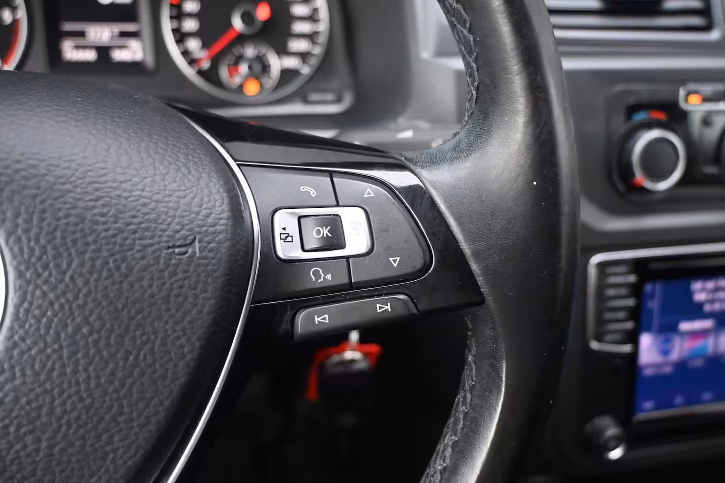 Volkswagen Caddy 2.0 TDI L1H1 BMT C-Edition | Betimmering | Navigatie | Leder | Parkeersensoren | Airco | D