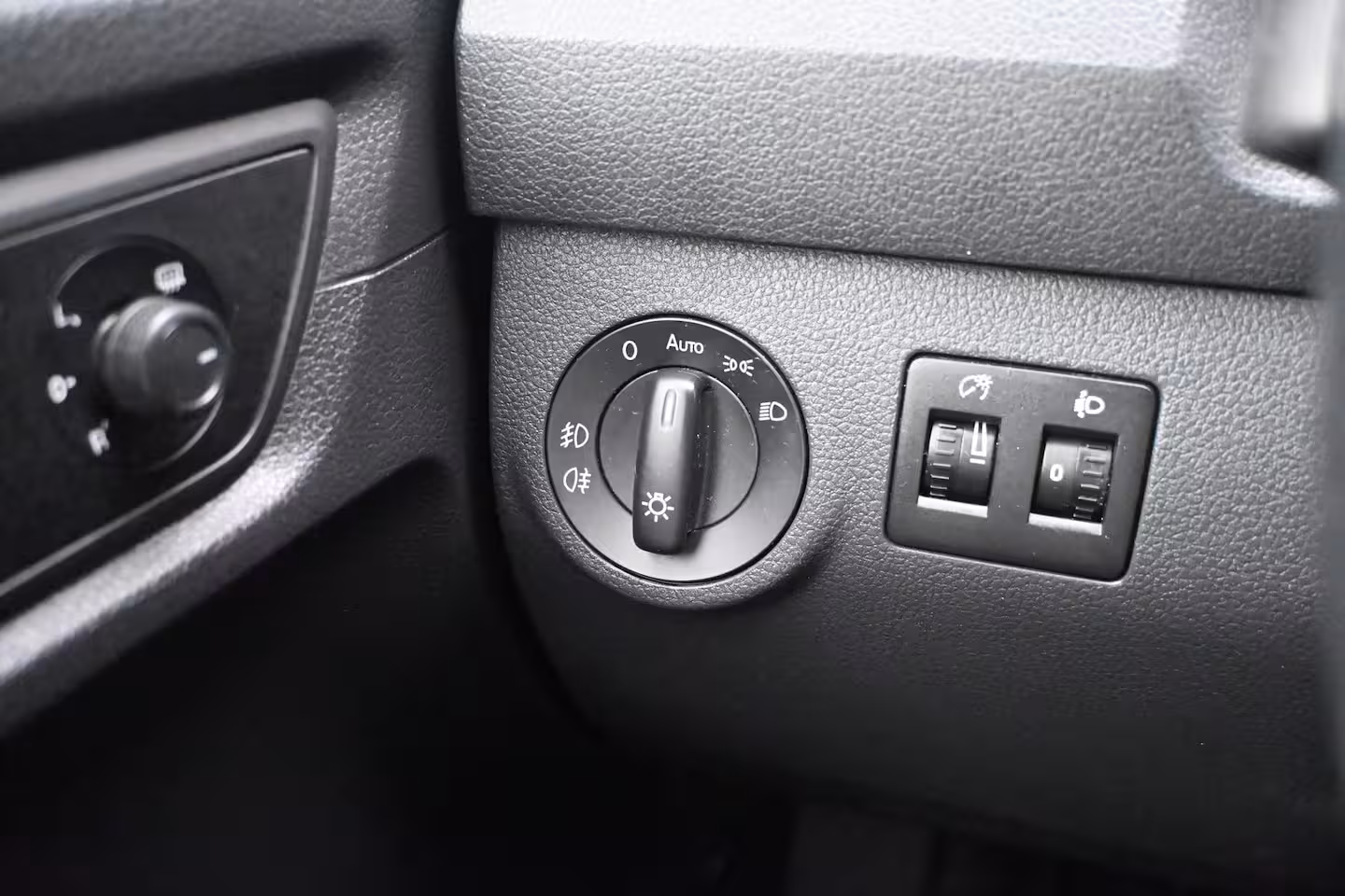 Volkswagen Caddy 2.0 TDI L1H1 BMT C-Edition | Betimmering | Navigatie | Leder | Parkeersensoren | Airco | D