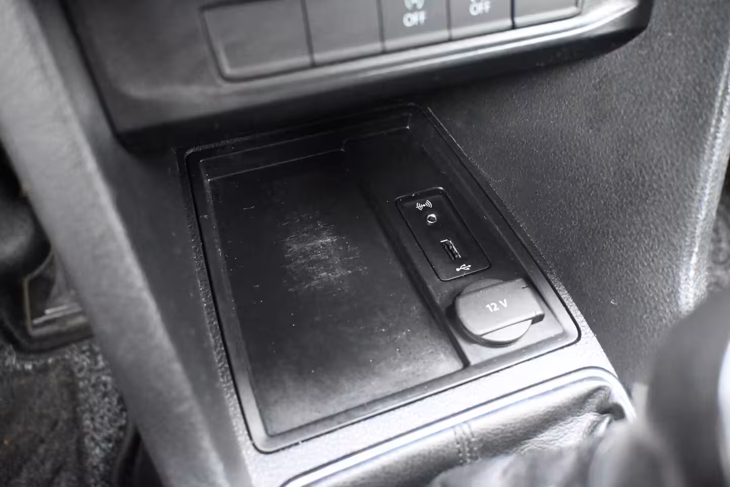 Volkswagen Caddy 2.0 TDI L1H1 BMT C-Edition | Betimmering | Navigatie | Leder | Parkeersensoren | Airco | D