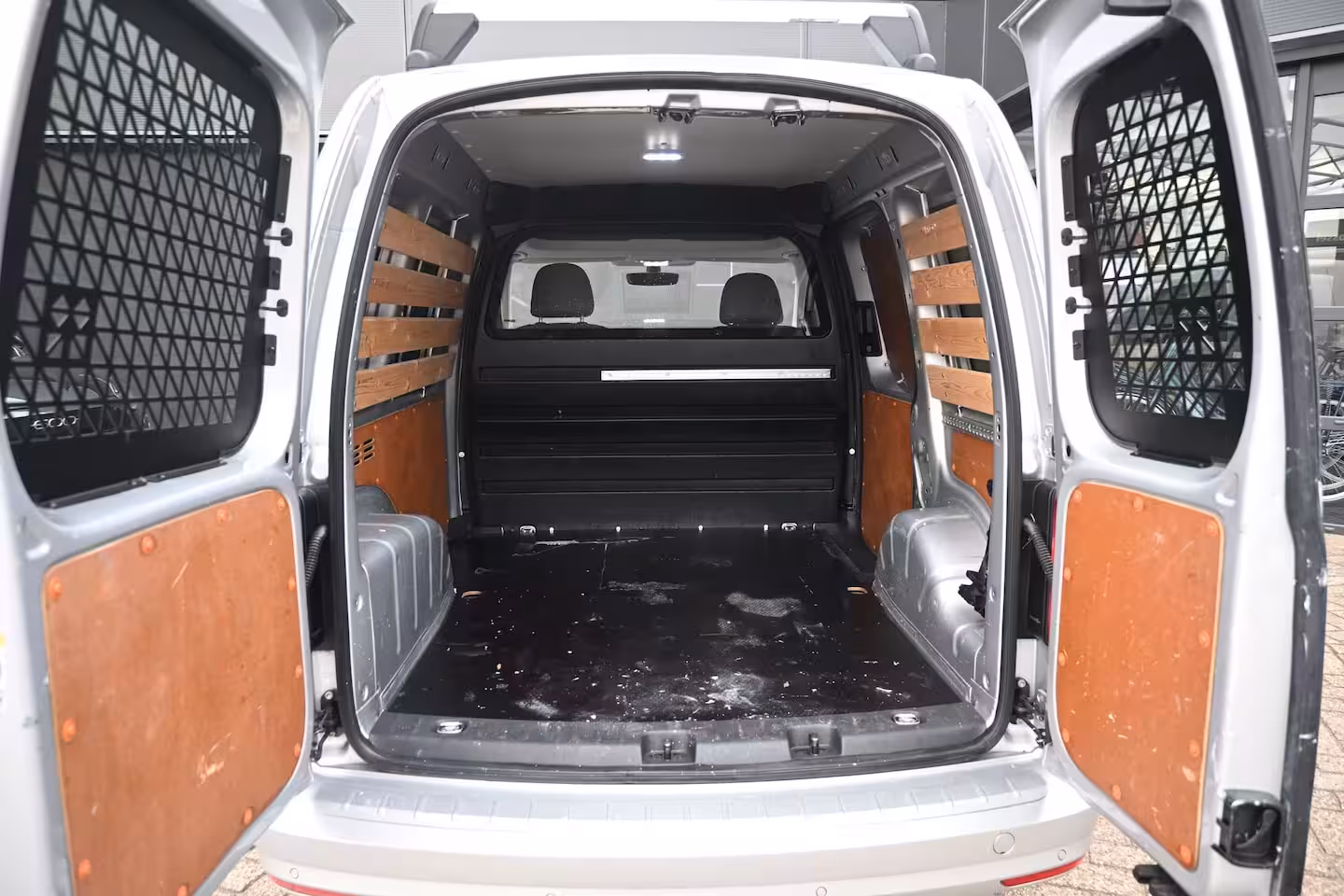 Volkswagen Caddy 2.0 TDI L1H1 BMT C-Edition | Betimmering | Navigatie | Leder | Parkeersensoren | Airco | D