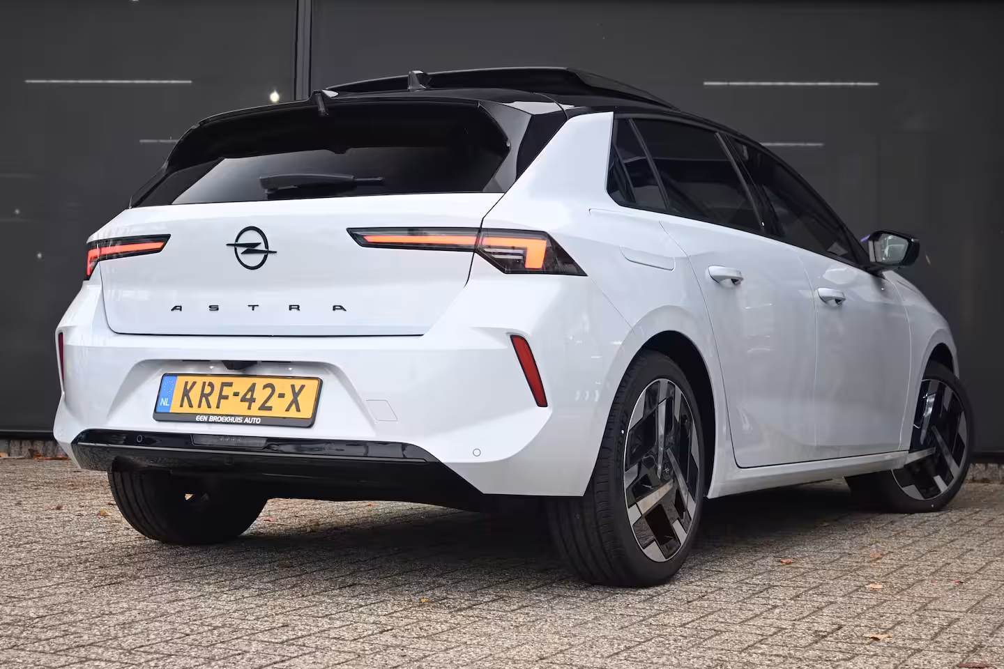 Opel Astra Electric 58 kWh Ultimate DEMO-DEAL Tot 8 Jaar Garantie | Schuif/-Kanteldak | Massagestoelen | Adapt