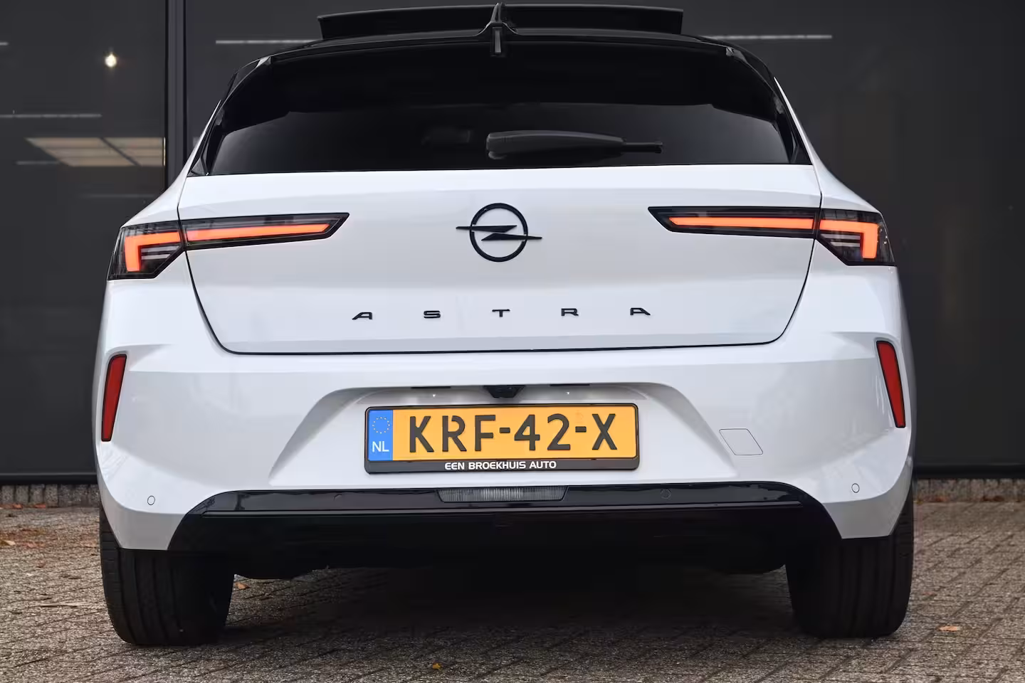 Opel Astra Electric 58 kWh Ultimate DEMO-DEAL Tot 8 Jaar Garantie | Schuif/-Kanteldak | Massagestoelen | Adapt