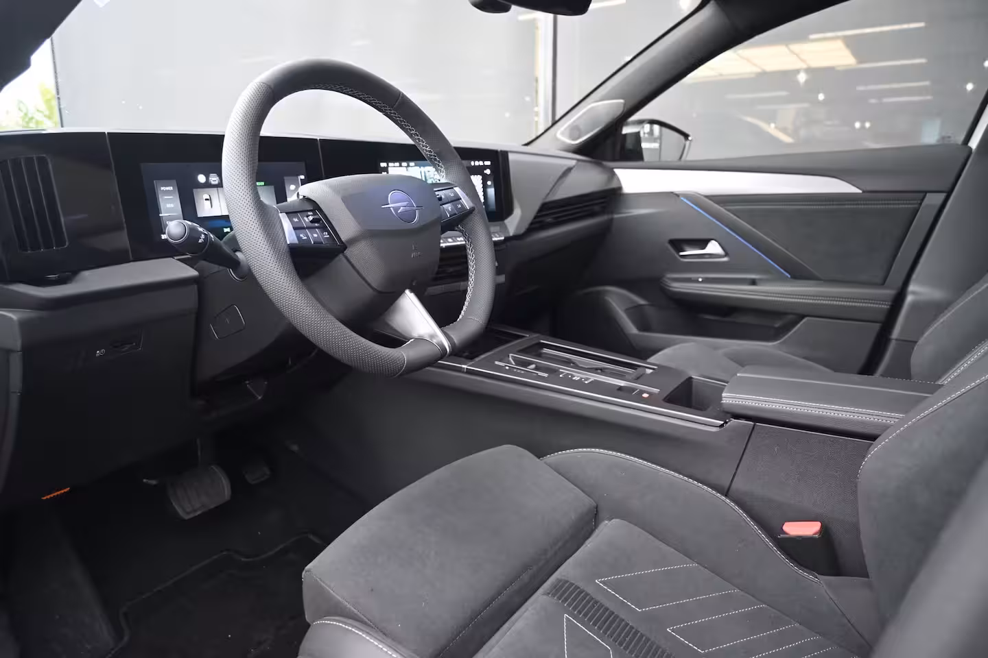 Opel Astra Electric 58 kWh Ultimate DEMO-DEAL Tot 8 Jaar Garantie | Schuif/-Kanteldak | Massagestoelen | Adapt