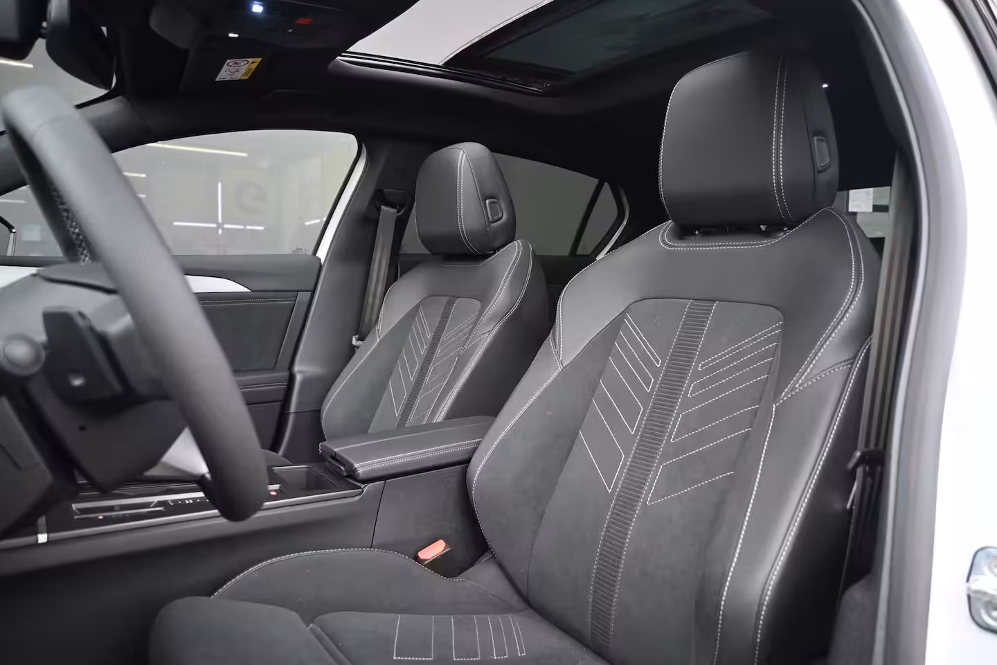 Opel Astra Electric 58 kWh Ultimate DEMO-DEAL Tot 8 Jaar Garantie | Schuif/-Kanteldak | Massagestoelen | Adapt
