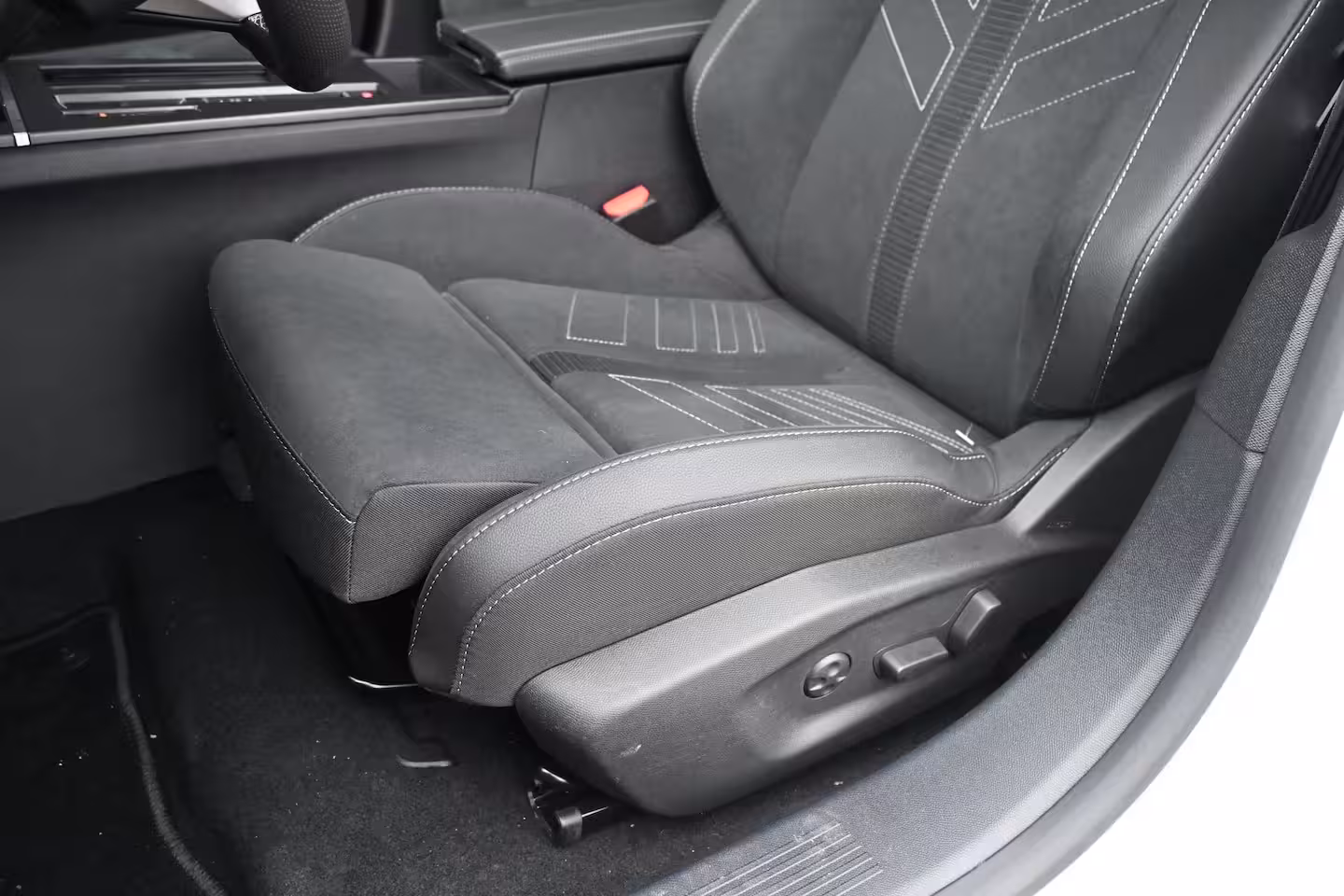 Opel Astra Electric 58 kWh Ultimate DEMO-DEAL Tot 8 Jaar Garantie | Schuif/-Kanteldak | Massagestoelen | Adapt