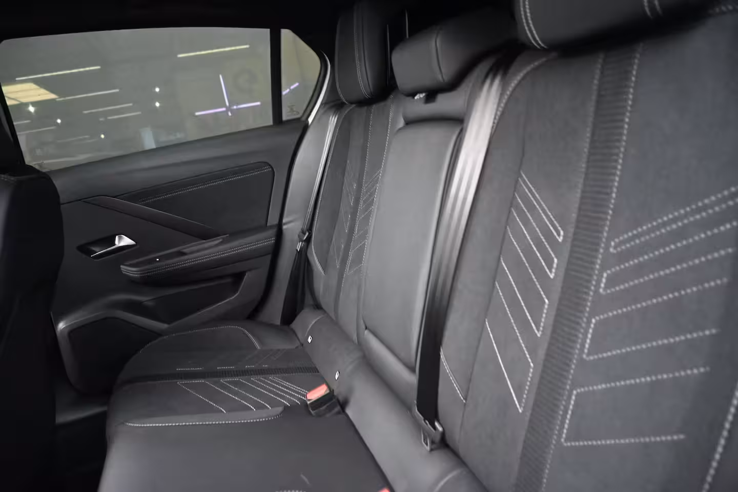 Opel Astra Electric 58 kWh Ultimate DEMO-DEAL Tot 8 Jaar Garantie | Schuif/-Kanteldak | Massagestoelen | Adapt