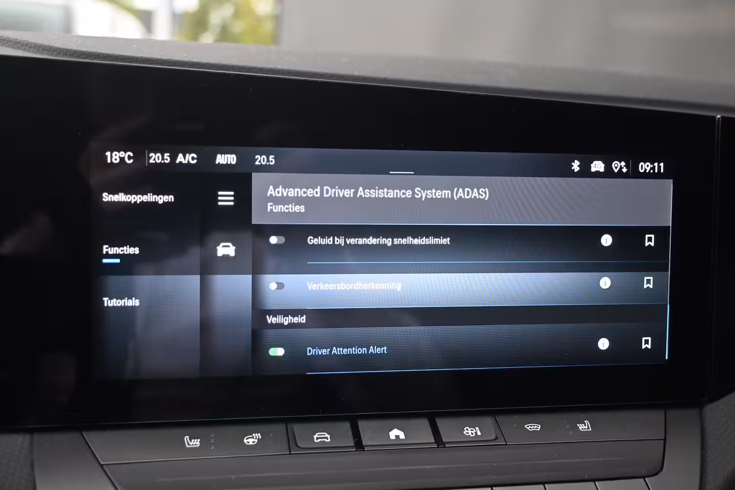 Opel Astra Electric 58 kWh Ultimate DEMO-DEAL Tot 8 Jaar Garantie | Schuif/-Kanteldak | Massagestoelen | Adapt
