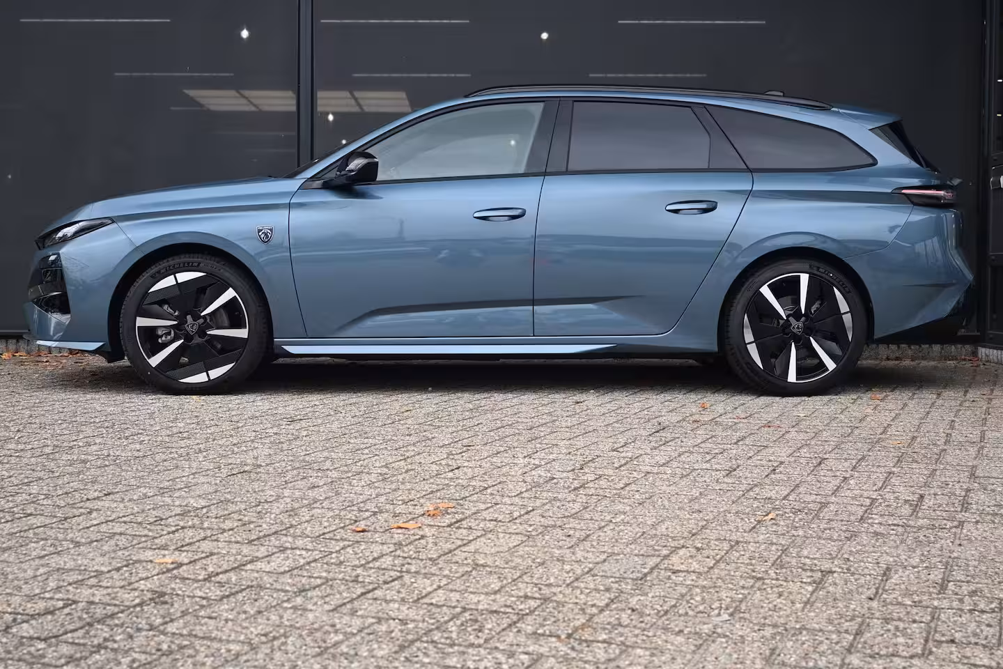 Peugeot e-308 SW GT 58 kWh DEMO-DEAL Tot 8 Jaar Garantie | Alcantara | 360 Camera | Navigatie | Elektr. Ach