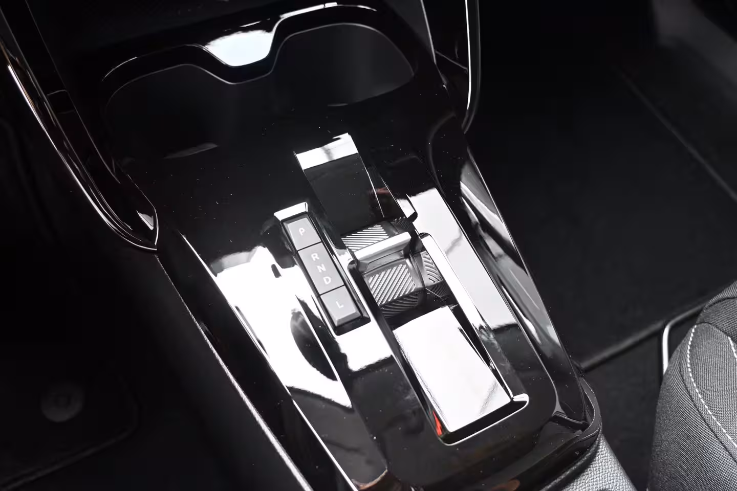 Citroën C3 Aircross 1.2 Hybrid 145pk Plus DEMO-DEAL Tot 8 Jaar Garantie | Navigatie by App | Achteruitrijcamer
