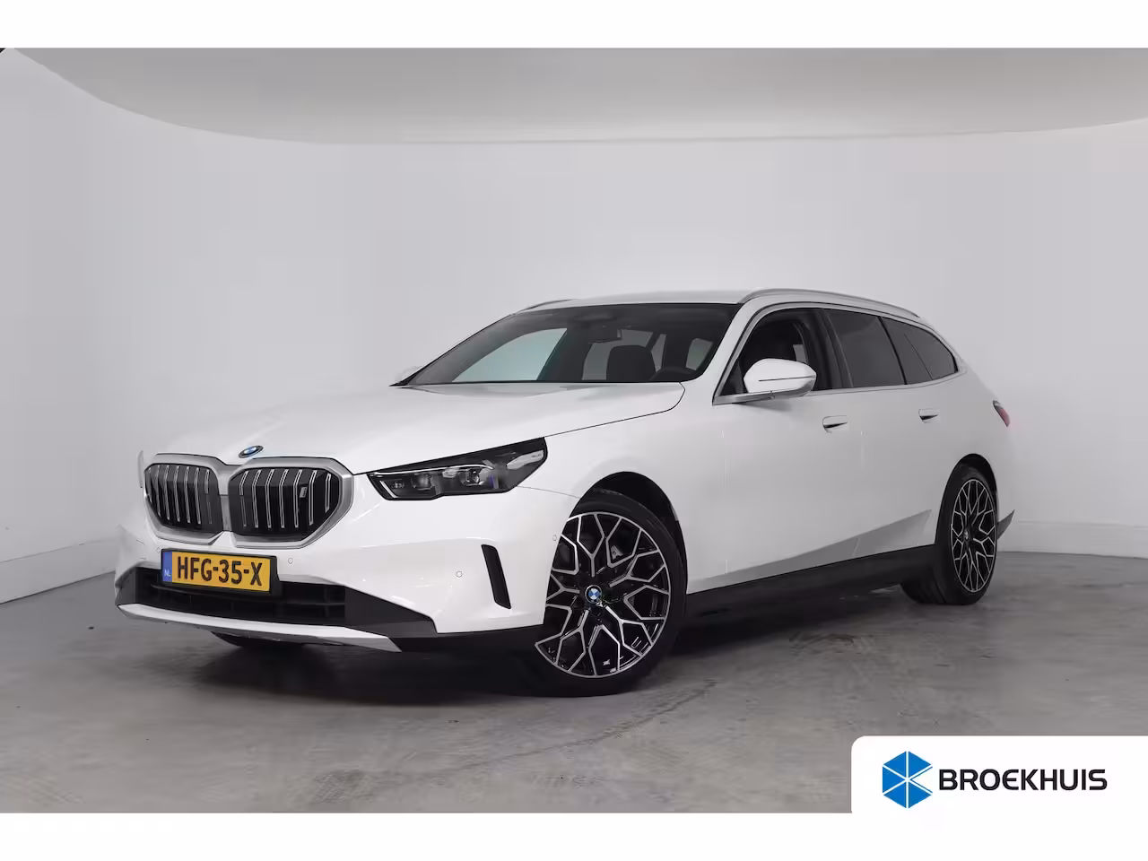 BMW i5 Touring eDrive40 84kWh | Achteruitrijcamera | Apple Carplay/Android Auto|telefoonintegratie premiu