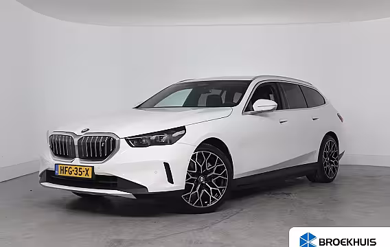 BMW i5 Touring eDrive40 84kWh | Achteruitrijcamera | Apple Carplay/Android Auto|telefoonintegratie premiu