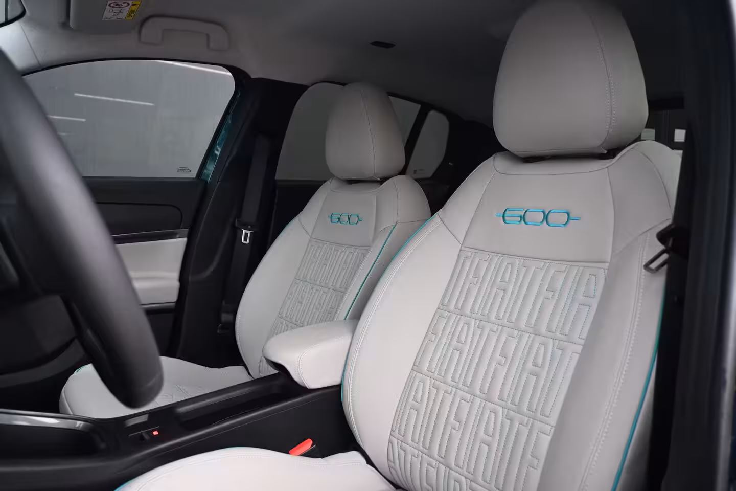 Fiat 600 1.2 Hybrid La Prima 110pk | Vol-Leder | Massage | Elektr. Stoelen | Adaptive Cruise | Elek