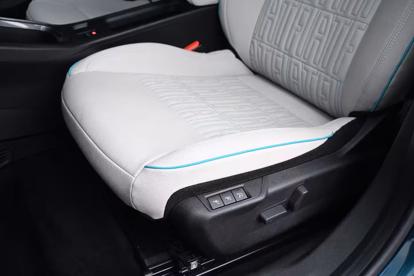 Fiat 600 1.2 Hybrid La Prima 110pk | Vol-Leder | Massage | Elektr. Stoelen | Adaptive Cruise | Elek