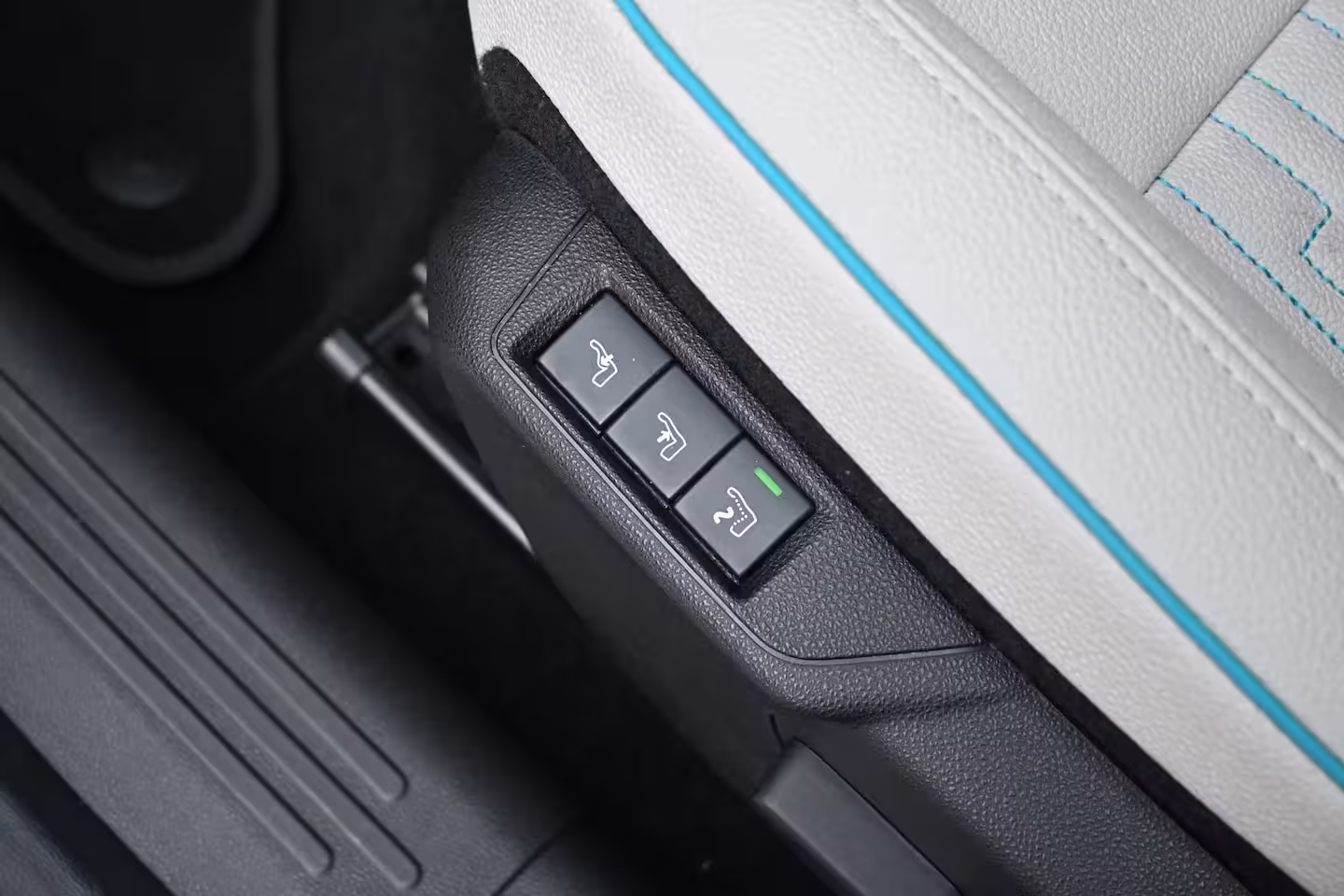 Fiat 600 1.2 Hybrid La Prima 110pk | Vol-Leder | Massage | Elektr. Stoelen | Adaptive Cruise | Elek