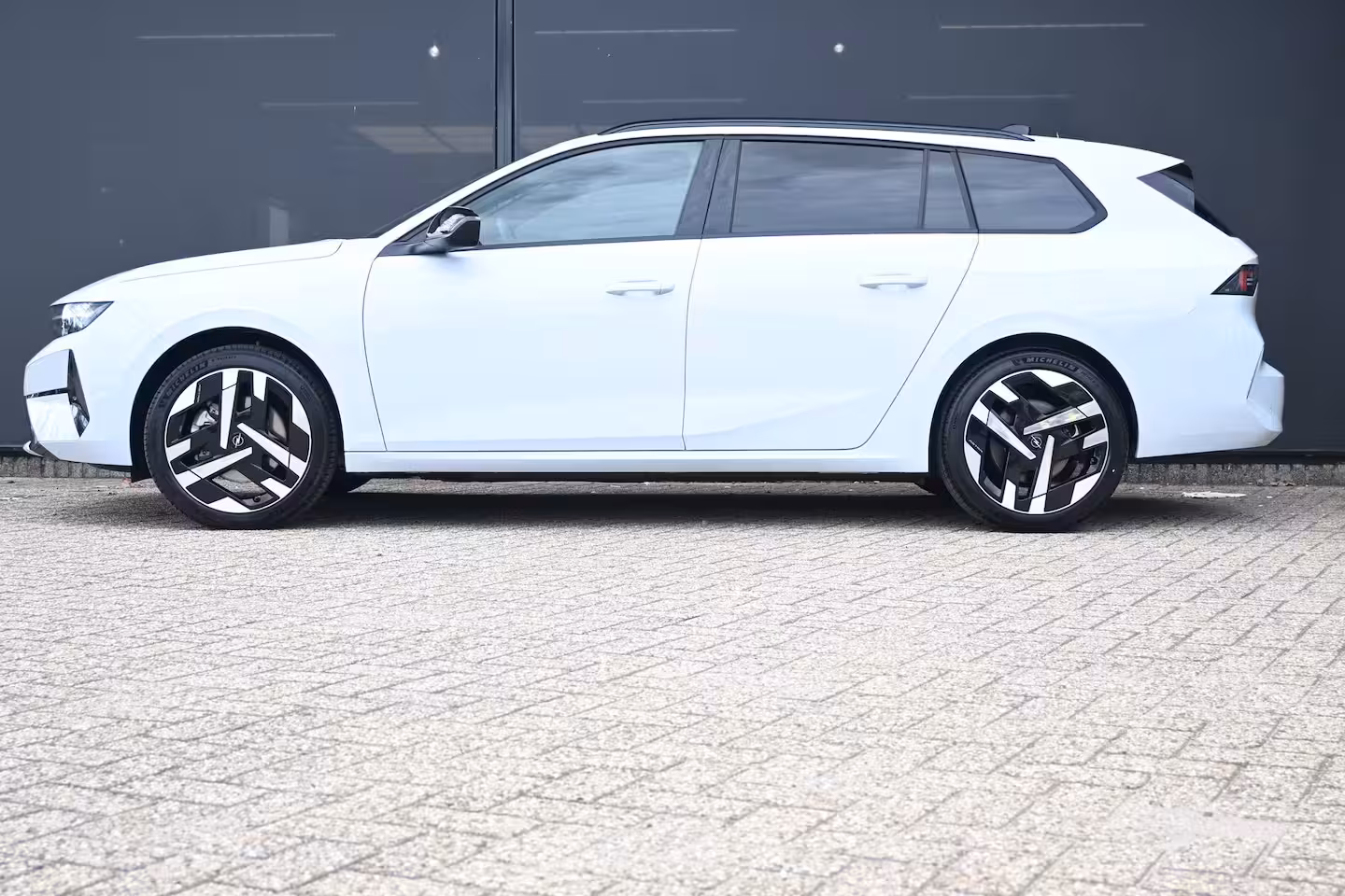 Opel Astra Electric 58 kWh Business Edition Tot 8 Jaar Garantie | Adaptive Cruise | Elektr. Comfortstoelen | S