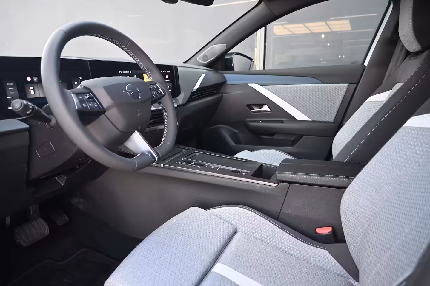 Opel Astra Electric 58 kWh Business Edition Tot 8 Jaar Garantie | Adaptive Cruise | Elektr. Comfortstoelen | S