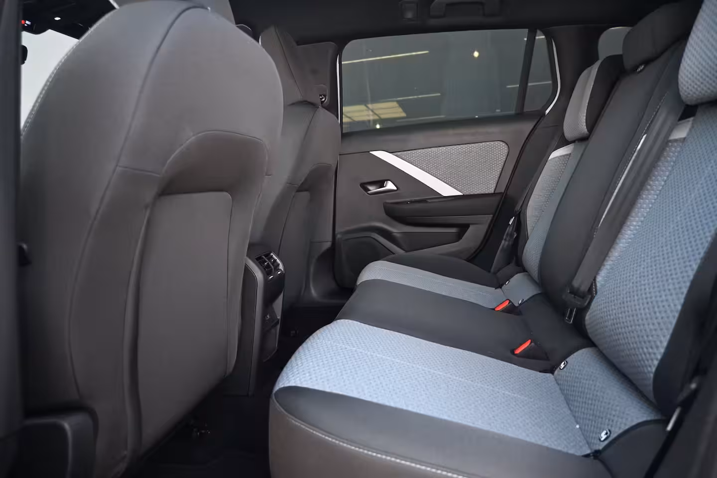 Opel Astra Electric 58 kWh Business Edition Tot 8 Jaar Garantie | Adaptive Cruise | Elektr. Comfortstoelen | S