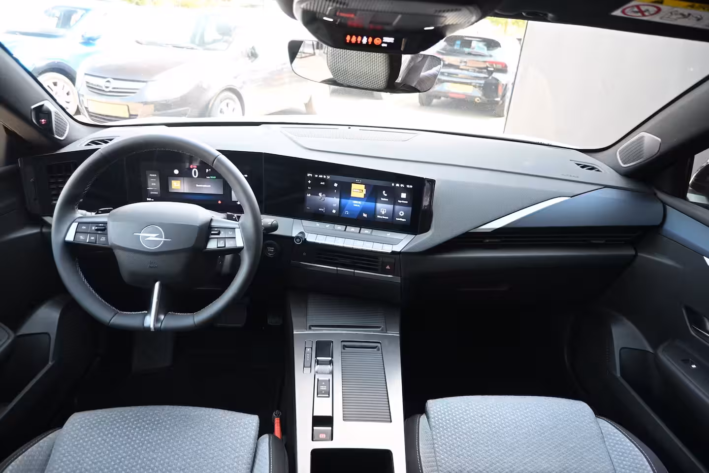 Opel Astra Electric 58 kWh Business Edition Tot 8 Jaar Garantie | Adaptive Cruise | Elektr. Comfortstoelen | S