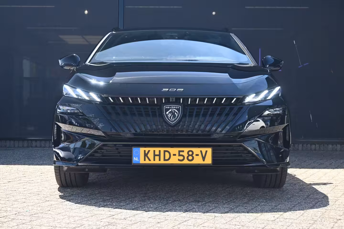 Peugeot e-308 SW GT 58 kWh | Navigatie | Massagestoelen | Stoel/Stuurverwarming | Dodehoekdetectie | 360 Ca