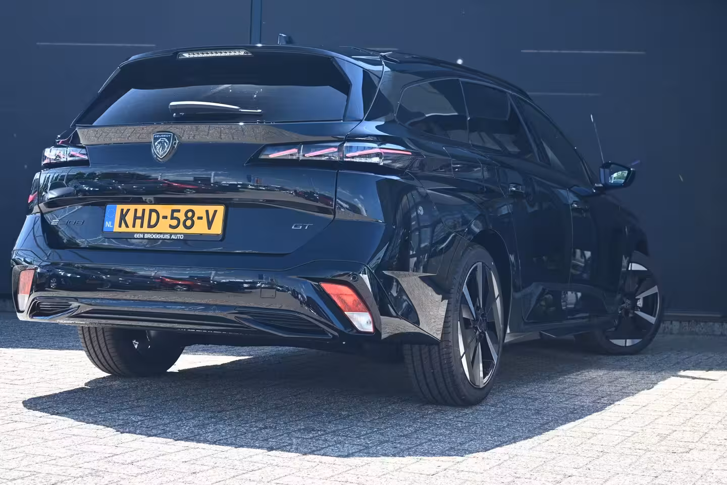 Peugeot e-308 SW GT 58 kWh | Navigatie | Massagestoelen | Stoel/Stuurverwarming | Dodehoekdetectie | 360 Ca