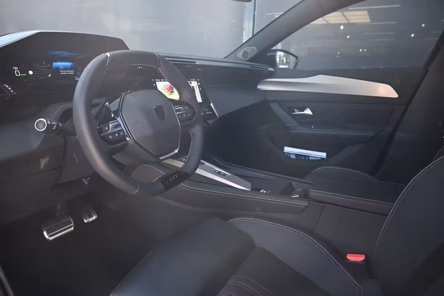 Peugeot e-308 SW GT 58 kWh | Navigatie | Massagestoelen | Stoel/Stuurverwarming | Dodehoekdetectie | 360 Ca