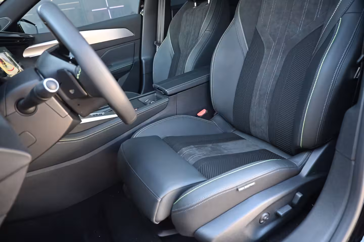 Peugeot e-308 SW GT 58 kWh | Navigatie | Massagestoelen | Stoel/Stuurverwarming | Dodehoekdetectie | 360 Ca